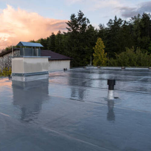 Flat roof covered with a roof coating system