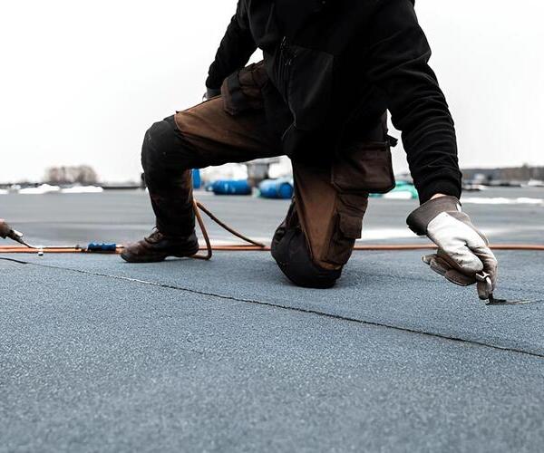 worker installing a modified bitumen roof